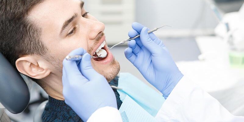 Krankenkassen übernehmen ab Juli mehr Kosten bei einer Parodontitistherapie