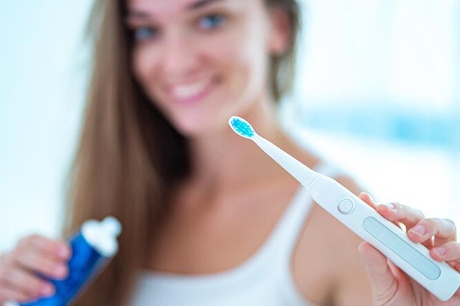 Tipps zur Pflege elektrischer Zahnbürsten