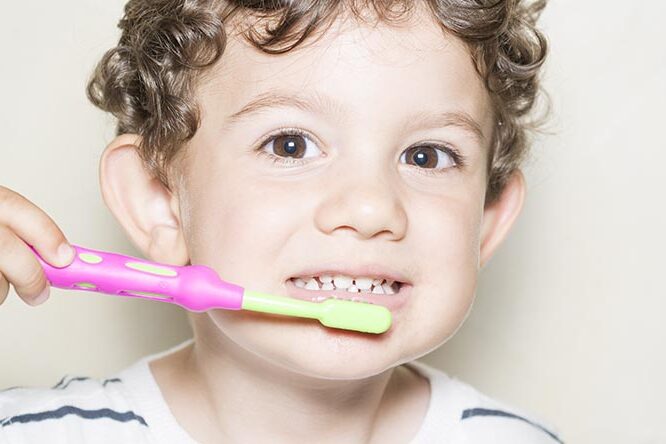 Kinderzahnpasta im Ökotest: Worauf sollten Eltern achten?